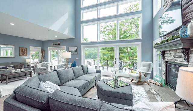 Lakefront Luxury w/Fireplace, Dock & Hot Tub
