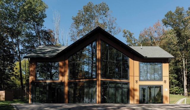 Lakefront Mansion/Exclusive SPA, Fishing, Lake
