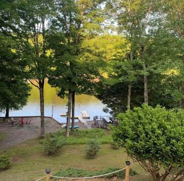 Lakefront Mid-Century Modern 4 Bedroom Home