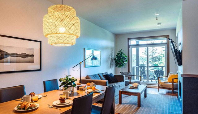 Lakefront & Mountain View - 1 Bedroom Resort Suite