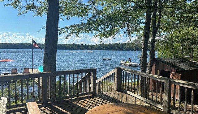 Lakefront on Fairview Lake, Level Walk w/Private Dock, Motorboats, Game Room