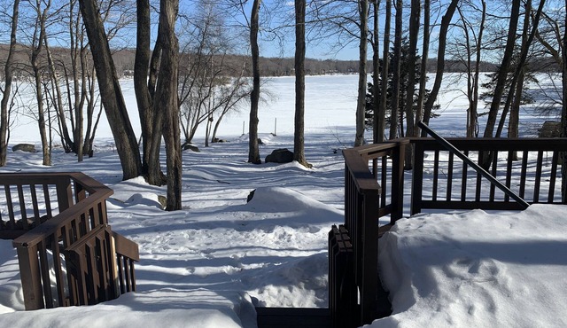 Lakefront Poconos, Early check in late check out during winter months.