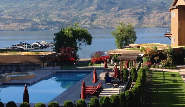 Lakefront, pool, hot tub, exc room. Book now for Aug 22 x 6 days and Sept 2026