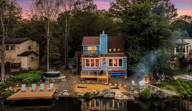 Lakefront! Private Dock, Hot Tub, Kayaks, Fire Pit, Pool, Games