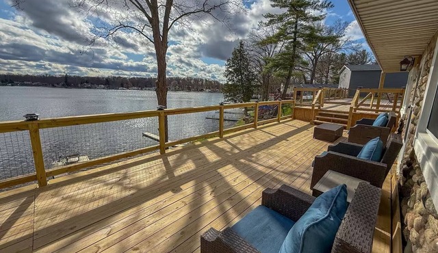 Lakefront Retreat, Deck, Private Docks & Kayaks
