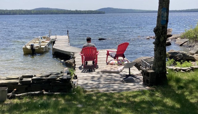 Lakefront, sandy cove, feet from water, <1hr from Acadia Nat'l Park, Bar Harbor
