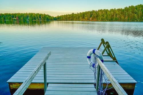 Lakefront Single Level Dual King Suites & Dock