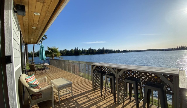 Lakefront Studio Cabin & Tiki Hut. Enjoy Summer Fun and Winter Serenity!