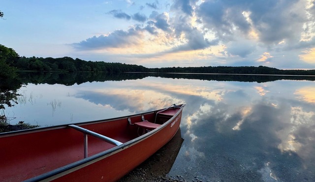 Lakefront Stunning Cape Cod Views w Private Lake Beach - Backyard is the Lake !