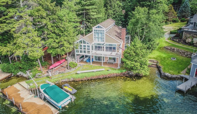 Lakefront, Sunsets & Sandbar w/Private Dock on private cul-de-sac