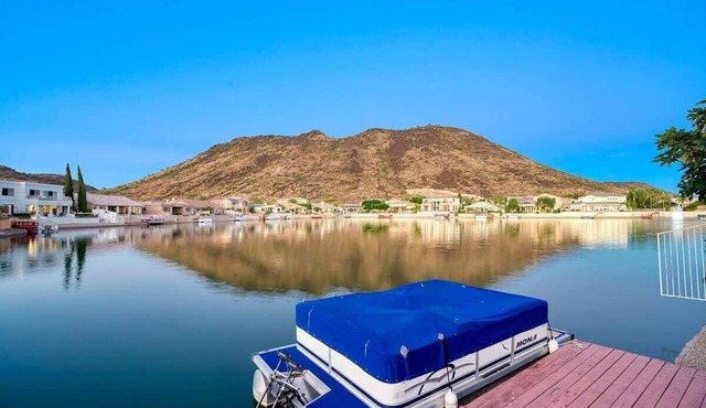 Lakefront Townhome: Private Dock, Pool & Views