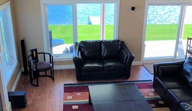 Lakefront Vacation home