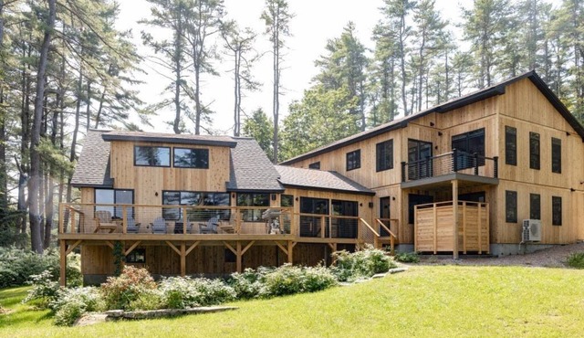Lakefront views fire place Private Beach