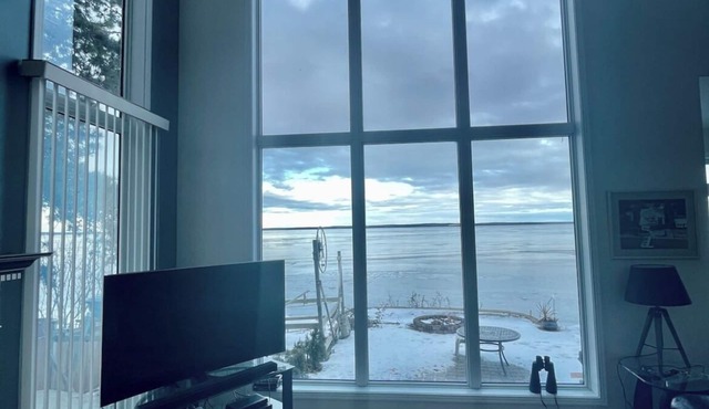 LAKEFRONT Villa On Grandview Beach: MIAMI VICE