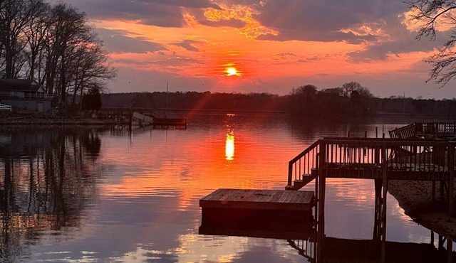 Lakefront with Private Dock + Paddle Boat + Hammocks + Kayaks with launch