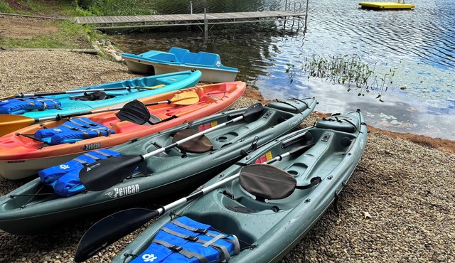 Lakefront Year-Round Retreat with Kayaks & Dock in Concord, NH, Cozy & Modern"