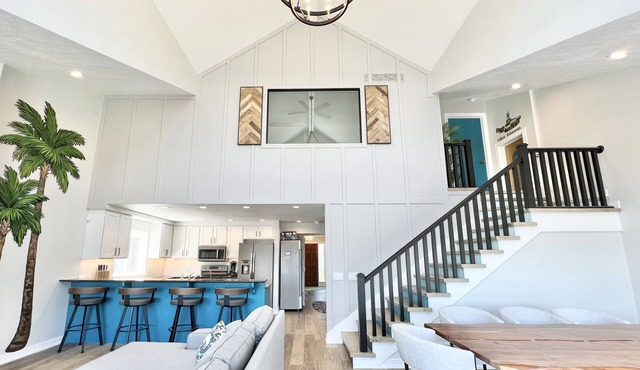 Lakehouse with 3 Big Suites, Total of 6 Bedrooms 4 Baths, & HUGE Beach