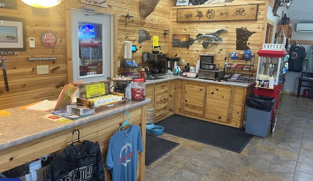 Lakeroad Lodge Motel & Charters