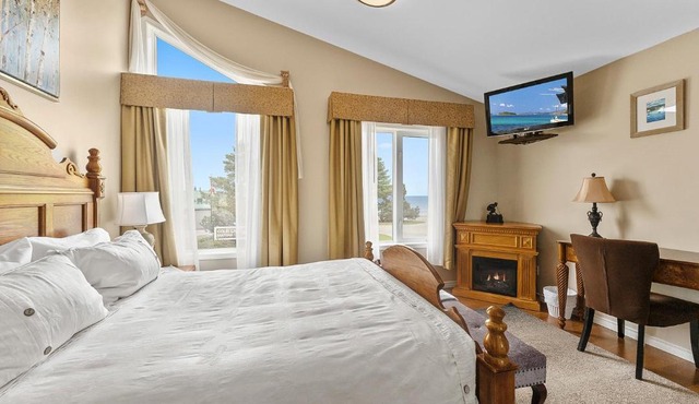 Lakeshore Inn