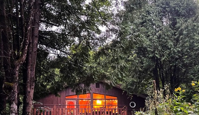 Lakeside wooden cottage, 10km from Wakefield & 5 minutes from Gatineau Park
