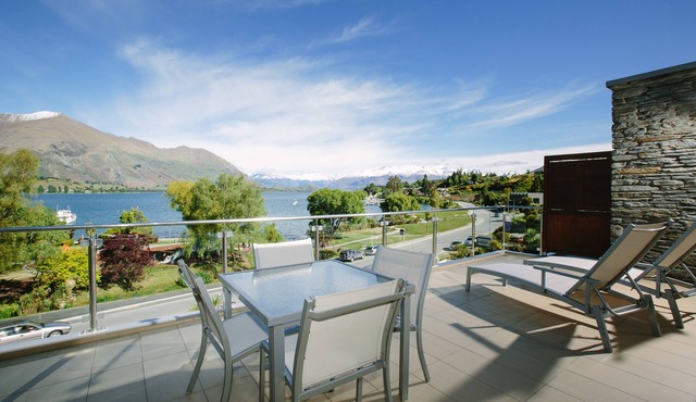 Lakeside Apartments