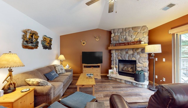 Lakeside condo with brand-new kitchen appliances, firepits, & easy trail access