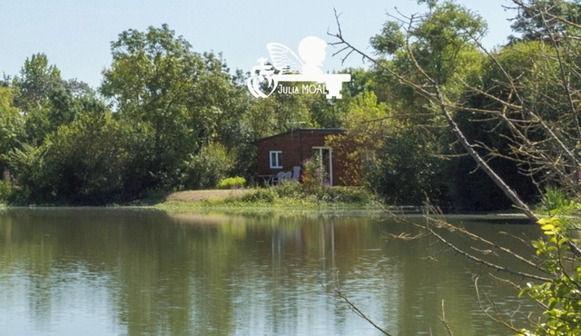 LAKESIDE COTTAGE