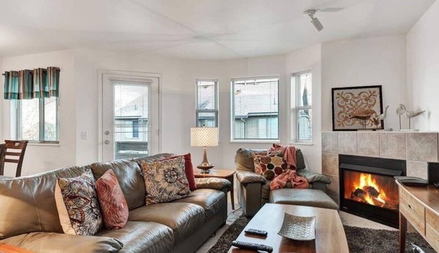 Lakeside Escape in the Heart of Anchorage - 2BR/2BA Condo -Views, Garage, Patio