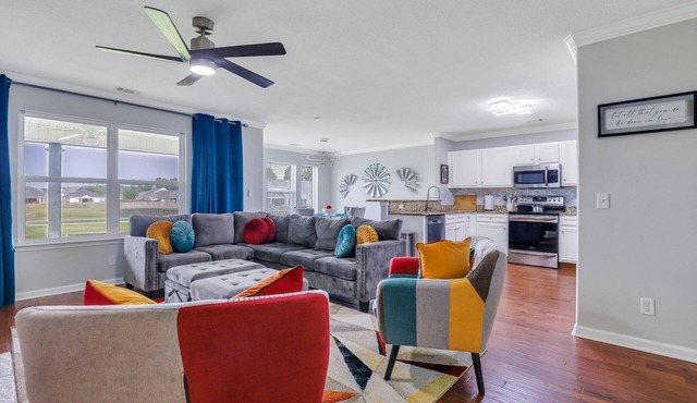 ⭐ Lakeside Group Oasis. 19 minutes to Downtown Savannah! 10 Guest Stay. ⭐