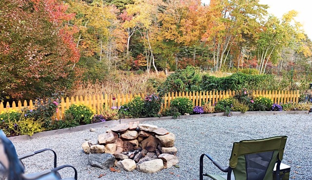 Lakeside Haven at the Pines / Tent