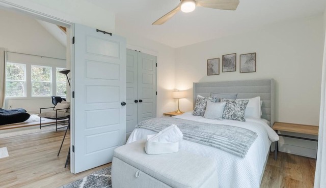 Lakeside Haven- Lake Hartwell, Sleeps 8