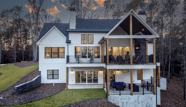 Lakeside Haven with Gourmet Kitchen