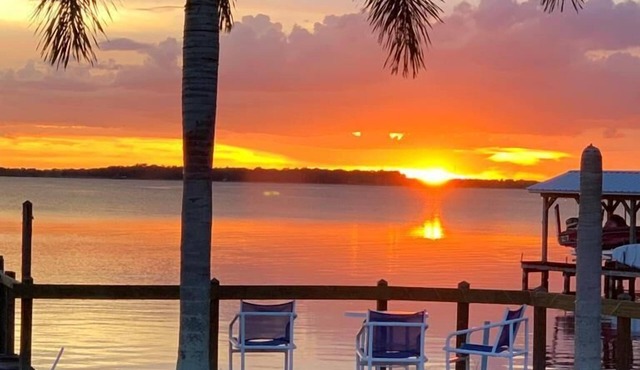 Lakeside Inn and Cafe