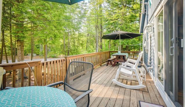 'Lakeside Lagoon' Middleton Home Near Sunrise Lake