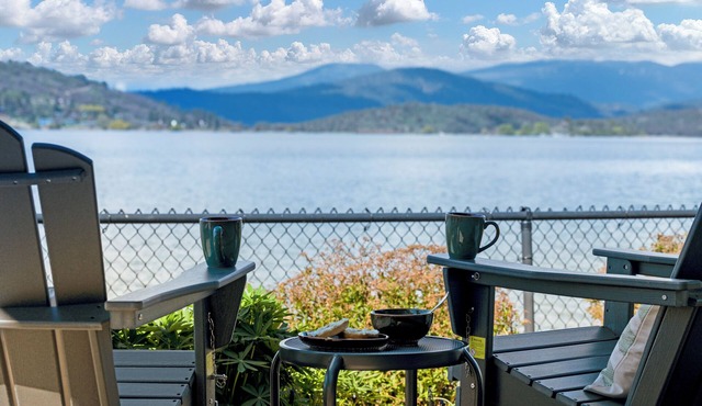 Lakeside Leisure, Hot Tub, Golf Course, Sleeps 10, Lakefront, Near Crater Lake