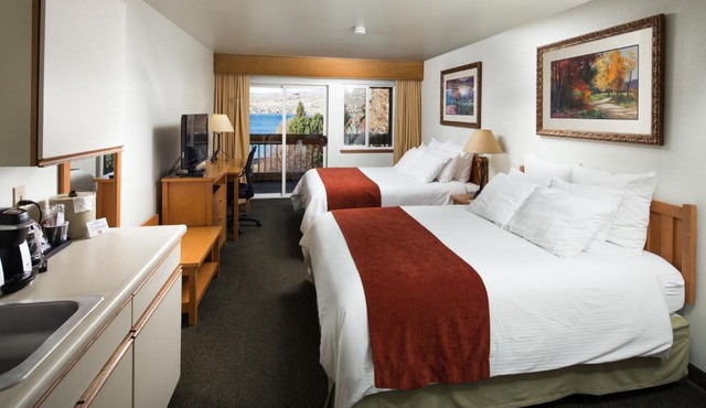 Lakeside Lodge and Suites