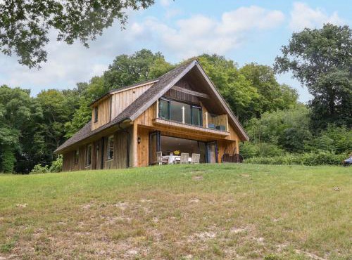 Lakeside Lodge