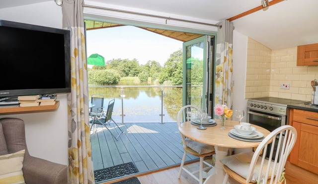 Lakeside Lodge