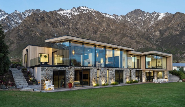 Lakeside Luxury & 5 Minutes to Remarkables Ski Field