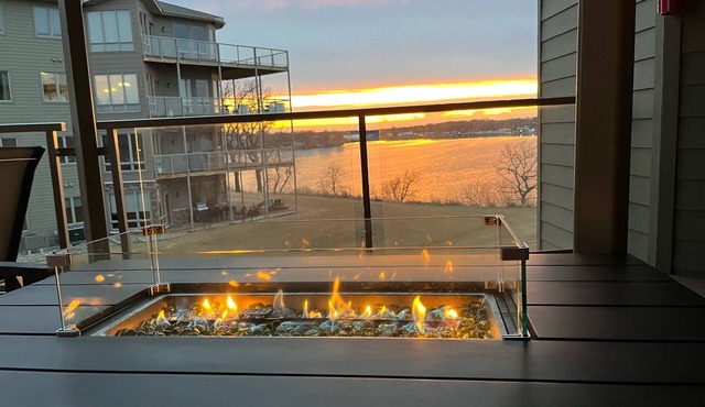 Lakeside Luxury Sunsets Await! Modern Bridges Bay Condo with 6 waterpark passes