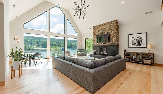 Lakeside Luxury w/Pool, Hot Tub & Views