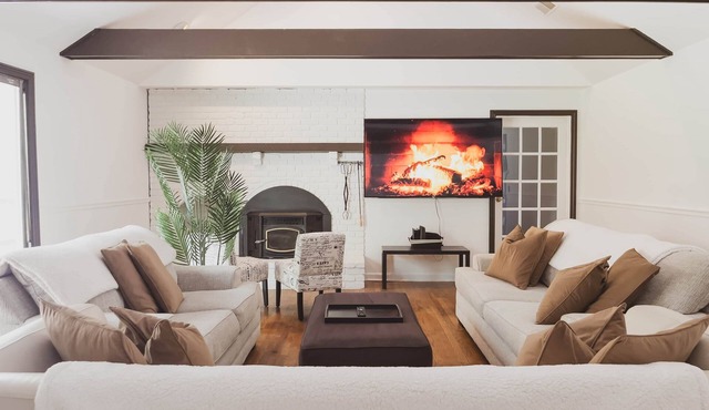 Lakeside/Sleeps20/HotTub/GameRoom/2Acres/Fireplace