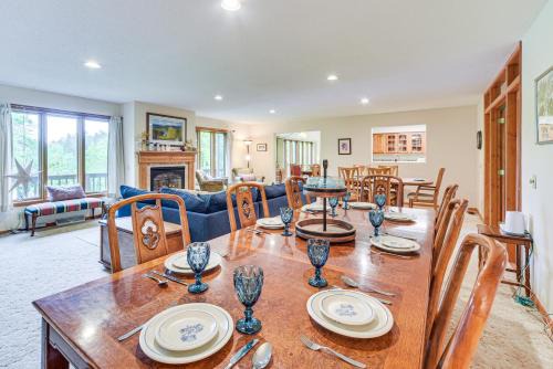 Lakeside Spooner Home w/Game Room & Views!