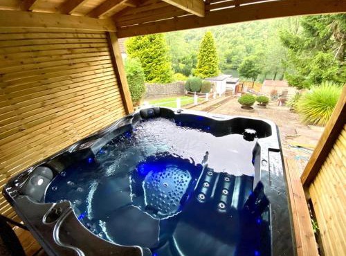 Lakeside View With Hot Tub