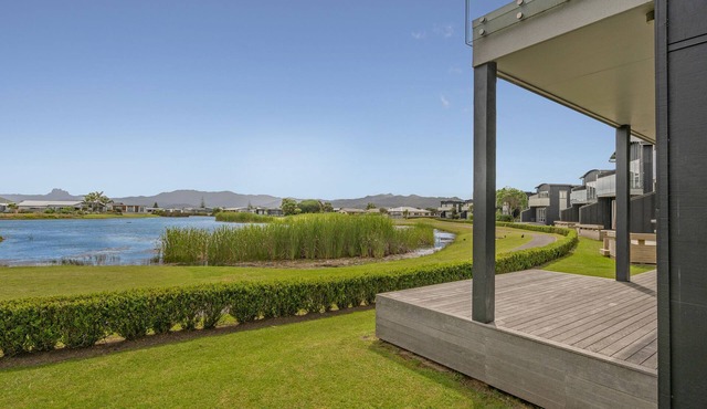 Lakeside Villa Retreat - Matarangi Downstairs Unit