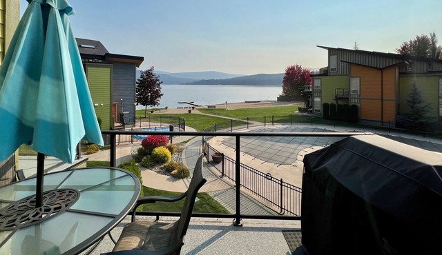Lakeside with Pool Townhouse