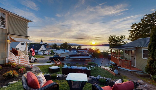Lakeview House & Cottages