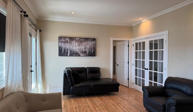 Lakeview Peaceful 2BR Stay in Beautiful Kelowna