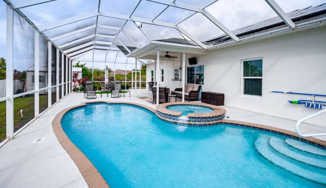 Lanai, Private Pool: Lehigh Acres Home