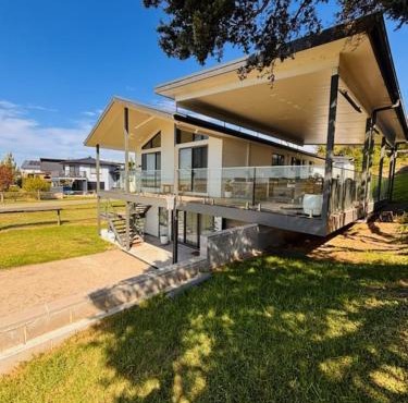 Lancaster Lodge. Pet Friendly Multi Family Retreat